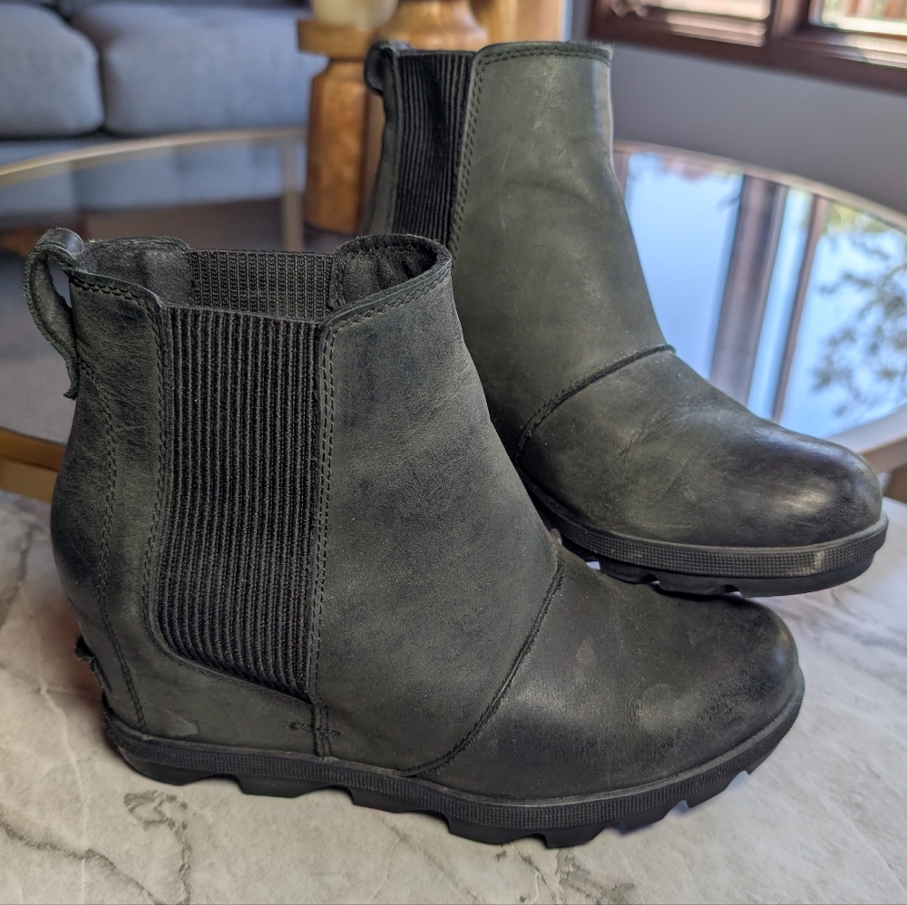 Sorel - Women's Black leather wedge boots, sz 8